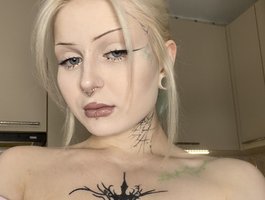 goth-bimbo live cam