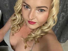 MilfAmelia live stream preview